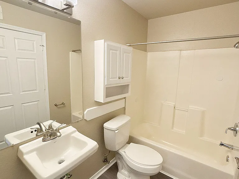 Bay - Bathroom