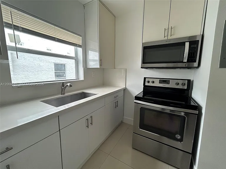1890 NW 35th St #7 — Photo 7