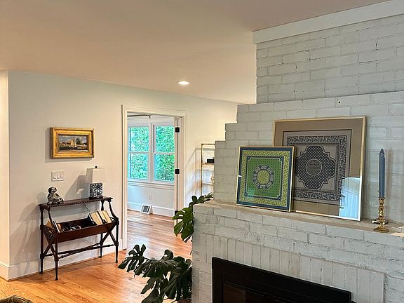 5th image of 318 Elizabeth Dr