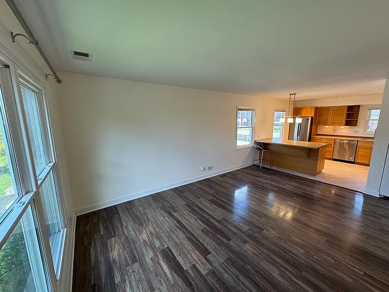 425 Beechwood Dr — Photo 2
