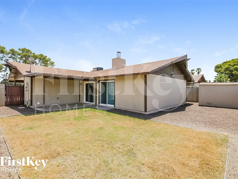 4716 S Kenwood Ln — Photo 15