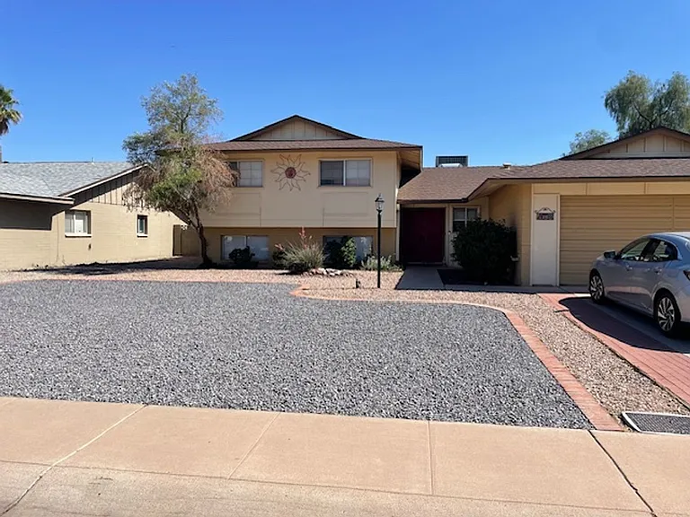 1633 E La Jolla Dr — Photo 4