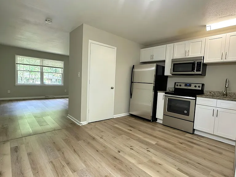 4626 Highlake Dr — Photo 11