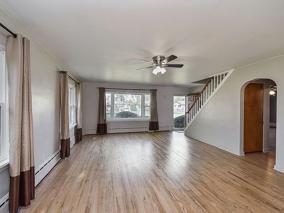 3rd image of 814 N Eddy St
