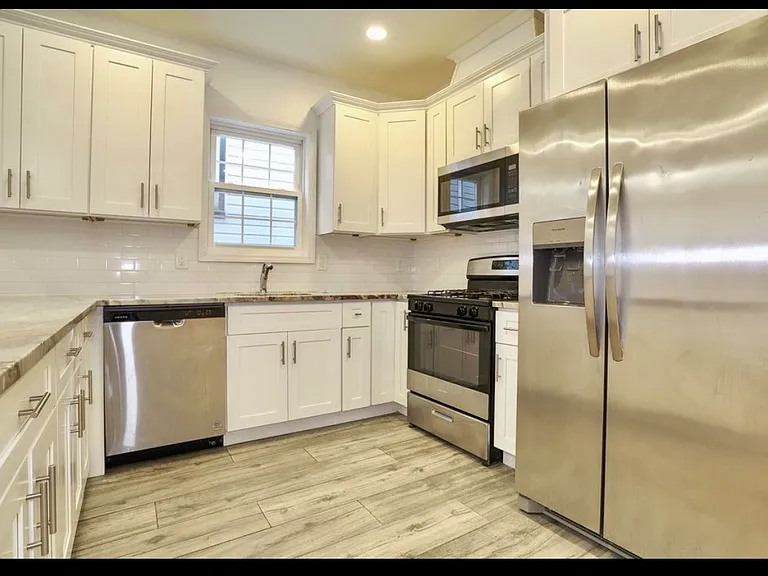 345 N 2nd St #2 — Photo 9