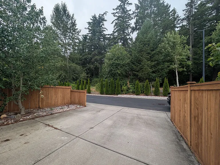 7302 Hayworth Ave NE — Photo 36