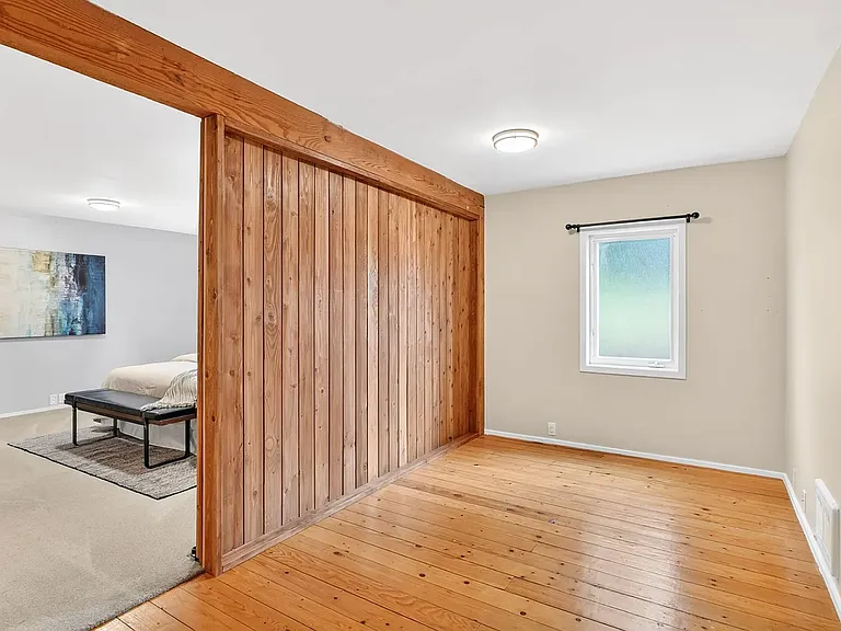 248 NW Ash St — Photo 3