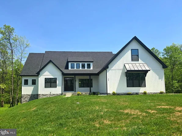 35 Sovereign Way, Martinsburg, WV 25403