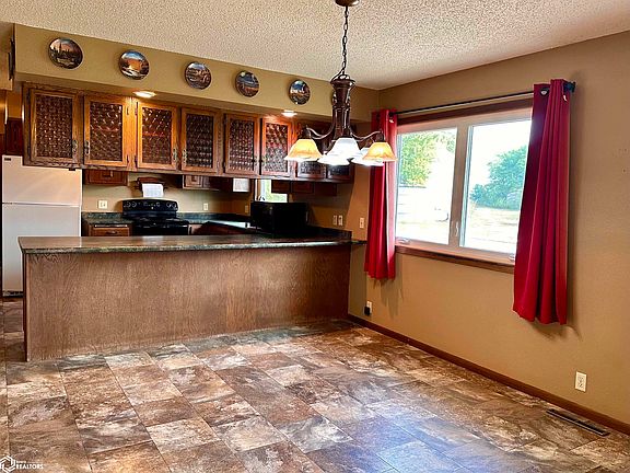 4th image of 3060 Ames Ave