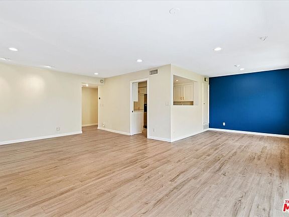 3rd image of 6736 Hillpark Dr APT 302