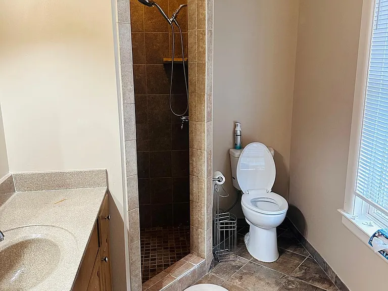 Master Bath w Shower