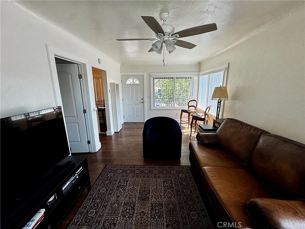 1 bed, 800 sqft, $1,850 — Photo 3