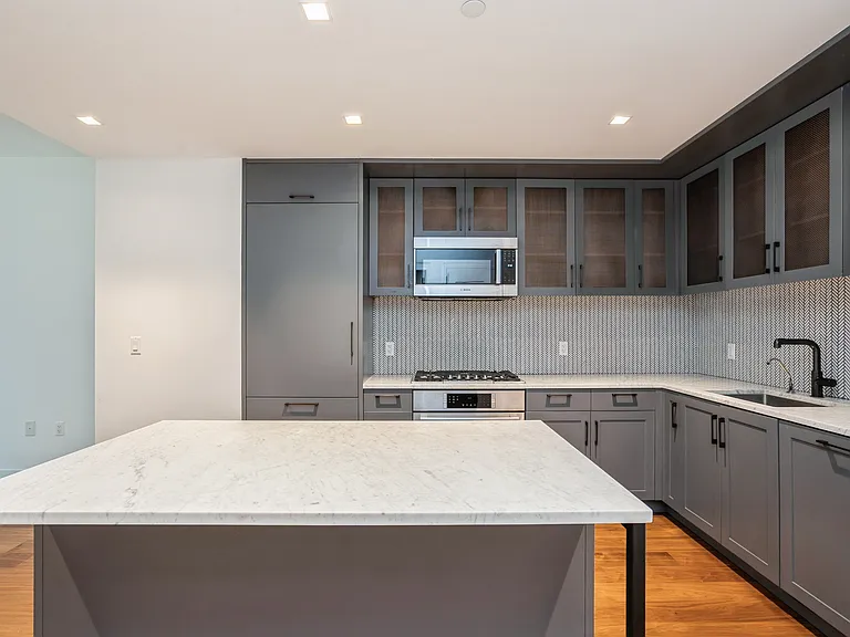2 Shore Ln #4L — Photo 5