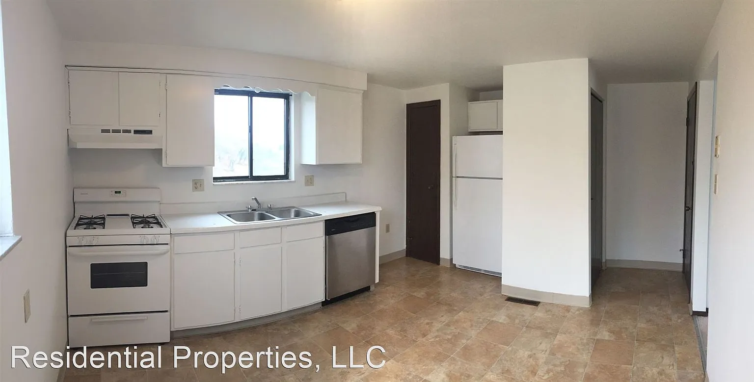 218 Park St photo 1