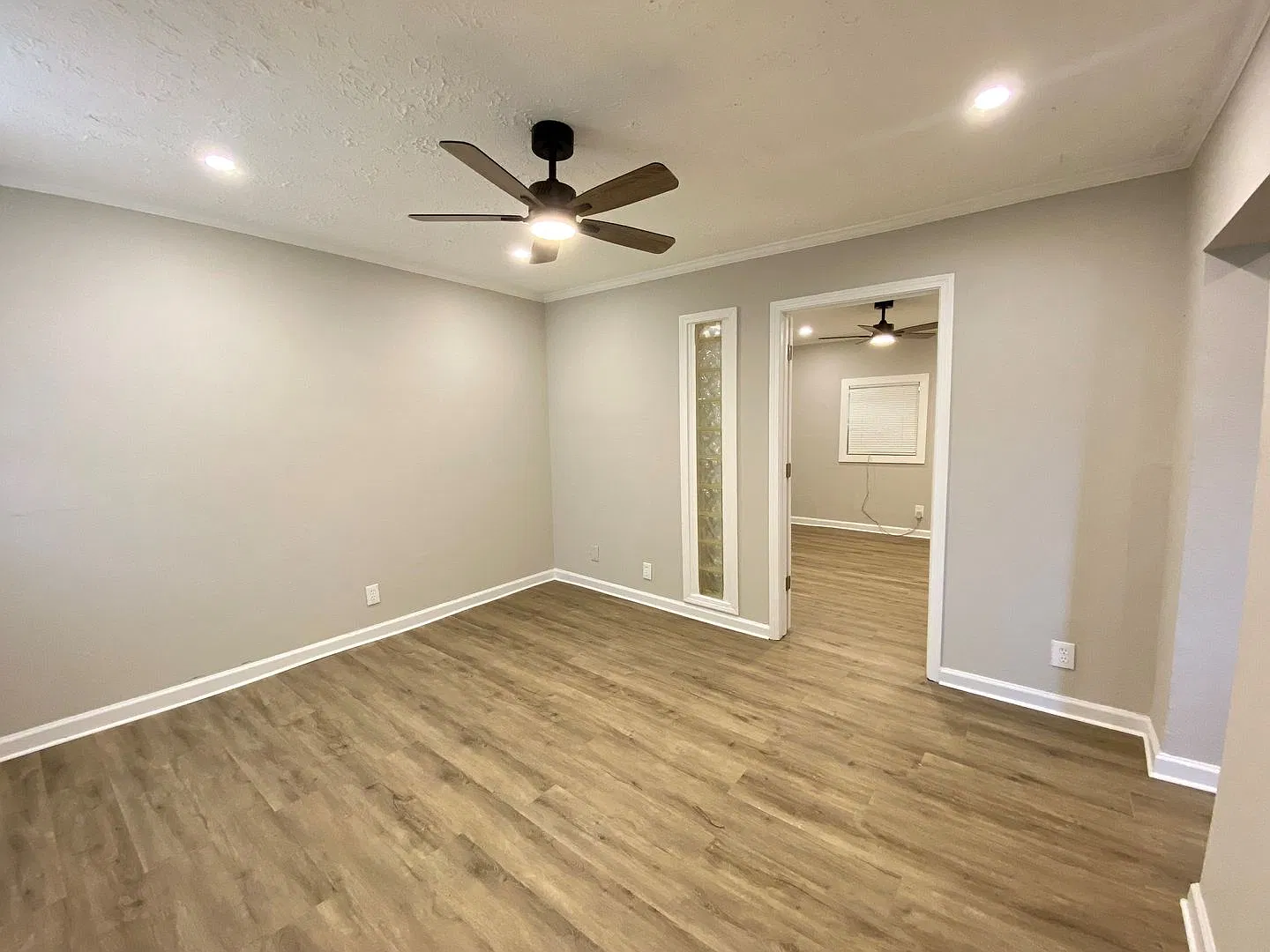 Renovated 2 Bedroom First Floor Apartment- Minutes Away From Downtown Lawrenceville! — Photo 2