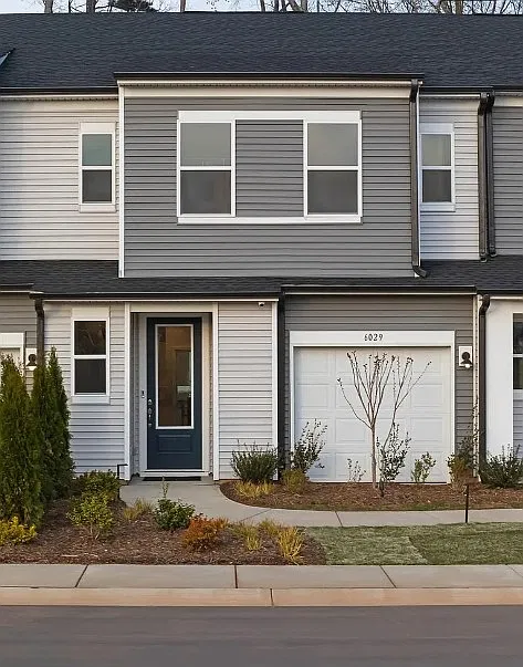 3 bed, 2.5 bath, 1625 sqft, $2,400 — Photo 2