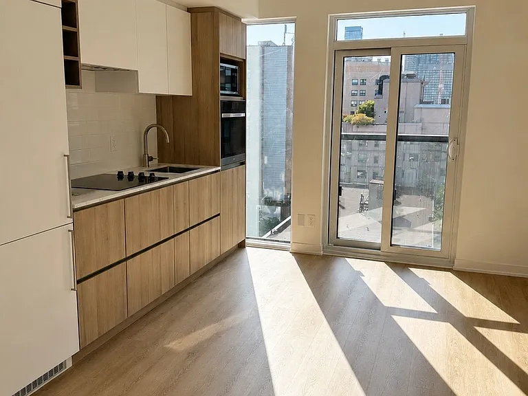 319 Jarvis St #905 — Photo 2