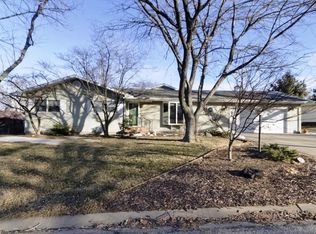 319 Ward Dr, Elkhart, IL 62634