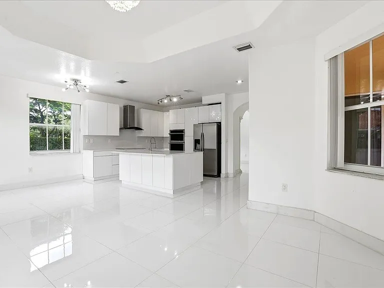 3802 SW 165th Ter — Photo 9