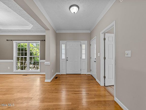 3rd image of 40 Deerwood Ln