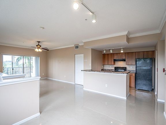 4th image of 5800 W Sample Road #308