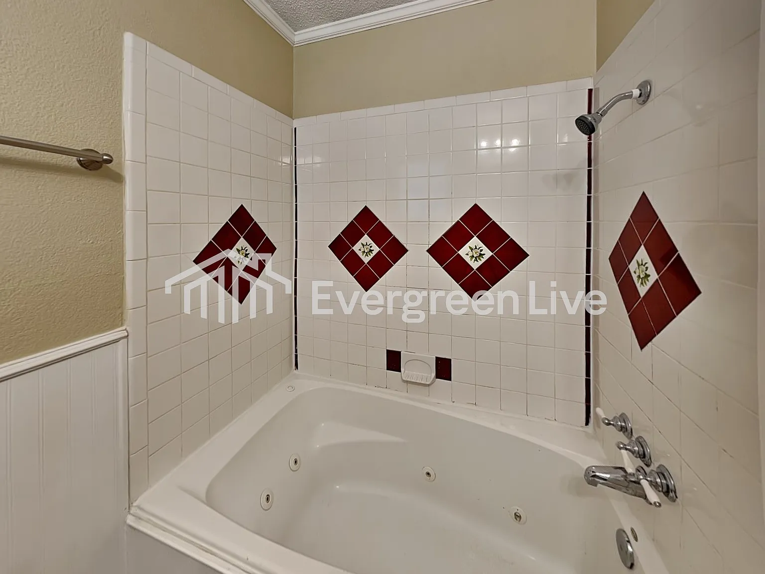 3 bed, 2.0 bath, 1800 sqft, $2,095 — Photo 4