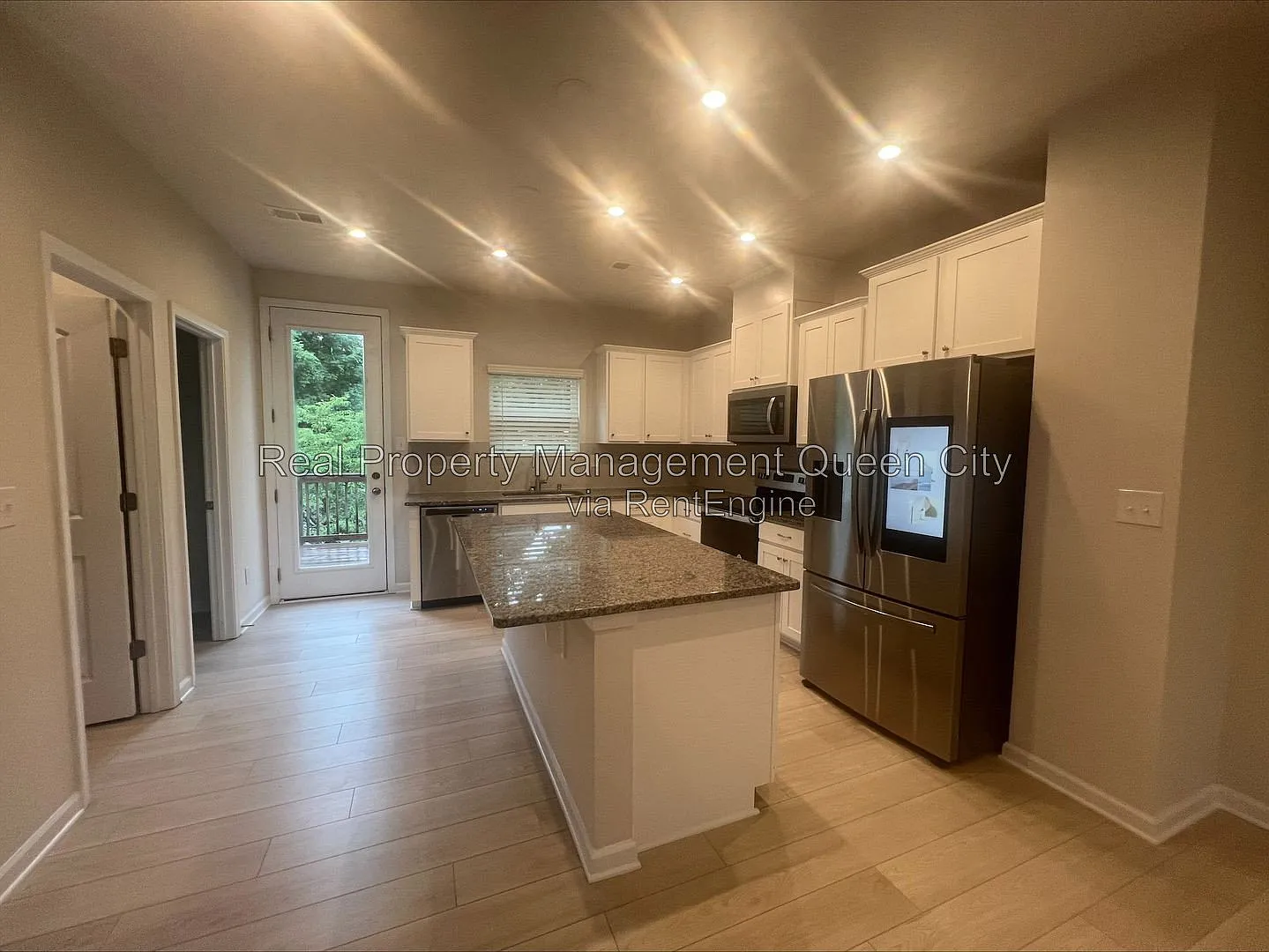 4 bed, 3.5 bath, 1796 sqft, $2,125 — Photo 2
