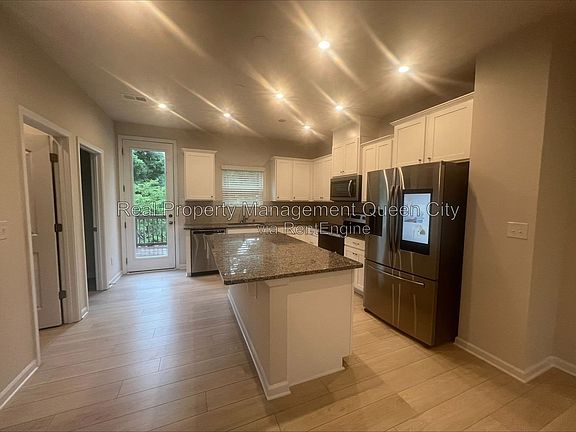 2nd image of 2407 Lazette Dr