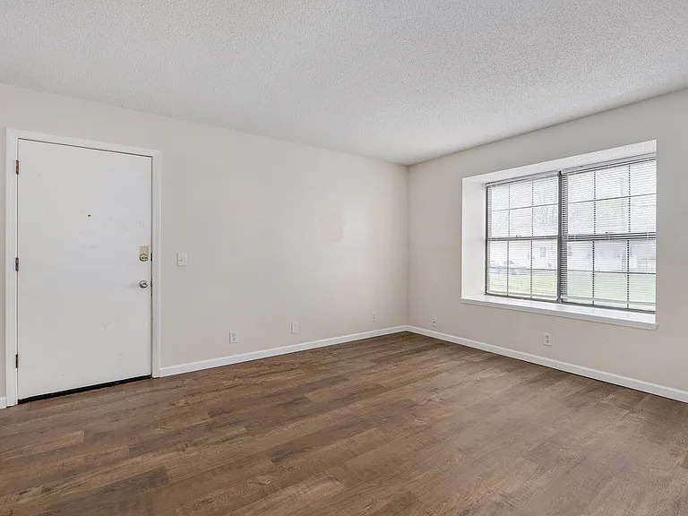 1221 S Park Ave #9 — Photo 14
