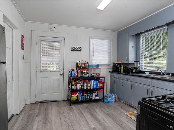 4th image of 1639 17th Ave E