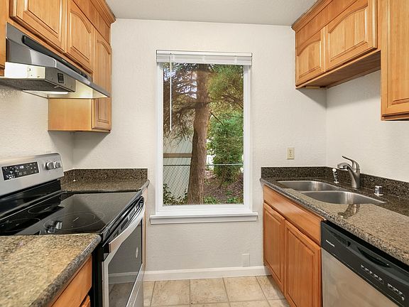 2nd image of 10012 NE 117th Ct