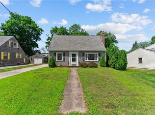 40 River Rd, Lincoln, RI 02865