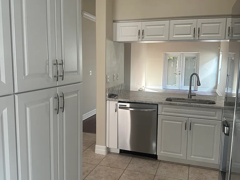 1420 Coconut Palm Cir — Photo 3