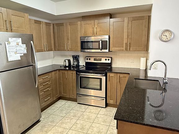 4th image of 242 Rideau St #1202