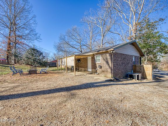 3rd image of 1122 Forest Heights Cir