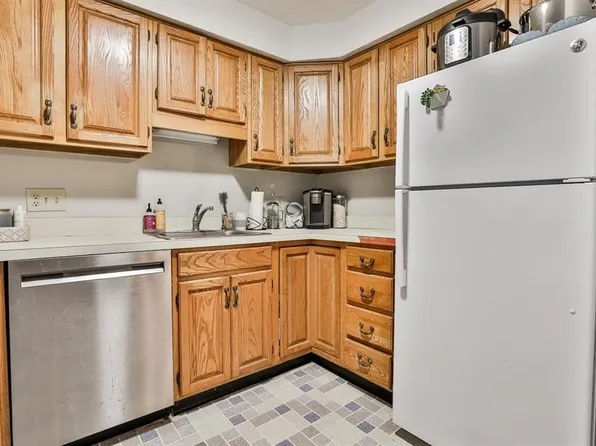 709 Springbrook Cir, Portsmouth, NH 03801