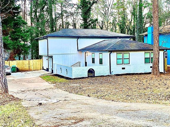 3rd image of 5390 Rockbridge Rd