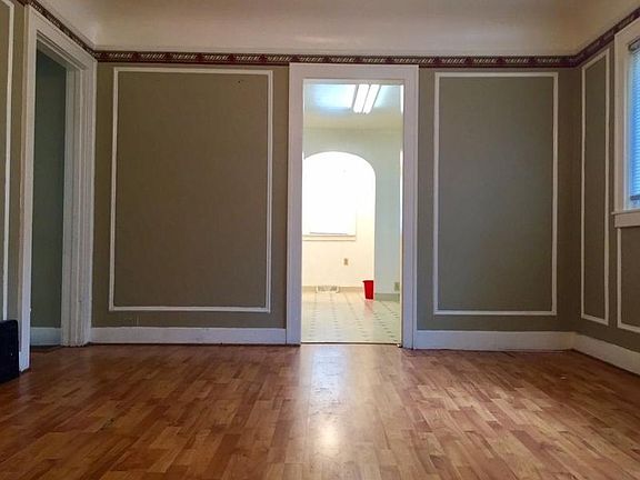 5th image of 2031 Francis Ave SE
