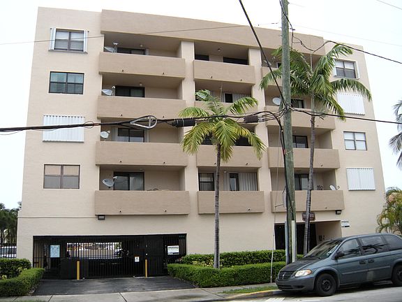 4th image of 7125 Bay Dr APT 403