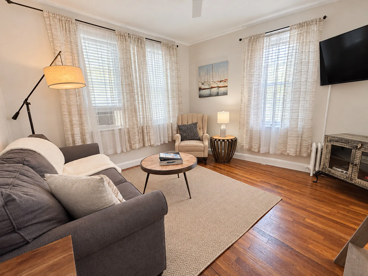 1 bed, 1.0 bath, 495 sqft, $3,927 — Photo 2