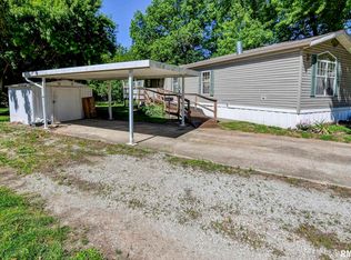 31 Hillcrest Mobile Home Park St, Taylorville, IL 62568