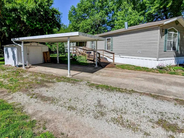 31 Hillcrest Mobile Home Park St, Taylorville, IL 62568