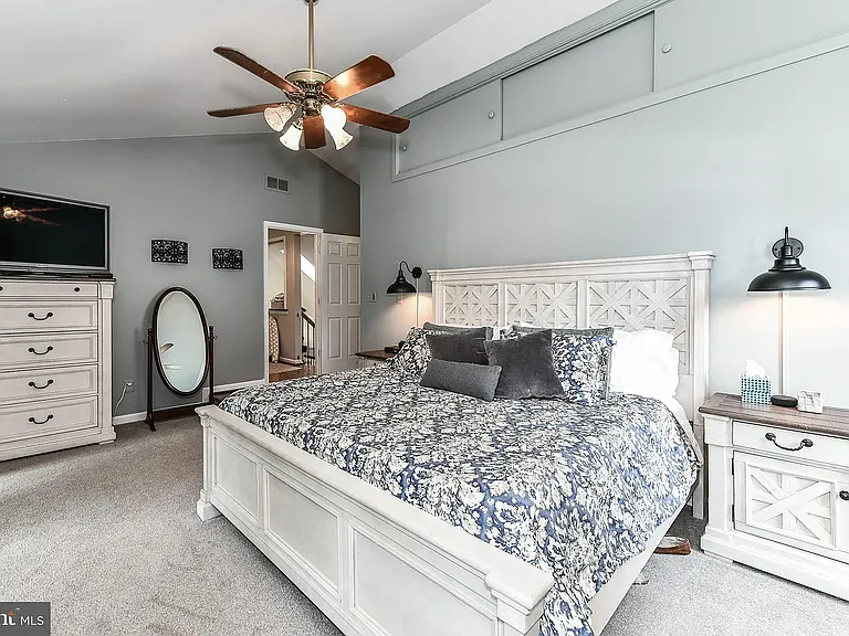 7910 Oak Hollow Ln — Photo 38