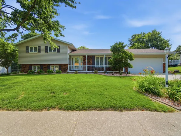 208 Barbara Pkwy, Washington, IL 61571