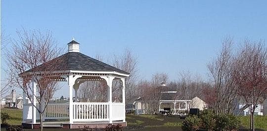 5th image of 404 Honeysuckle Dr