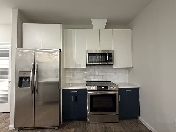 2nd image of 315 Lake St #402