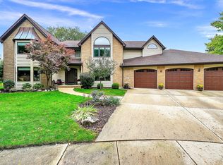5924 Hillcrest Ct, Downers Grove, IL 60516