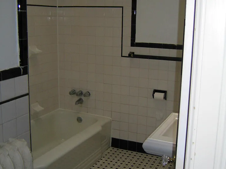 1660 Hobart St NW #A — Photo 9