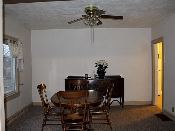 4th image of 128 Pickett St