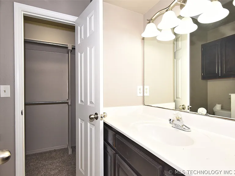 310 W K St — Photo 14